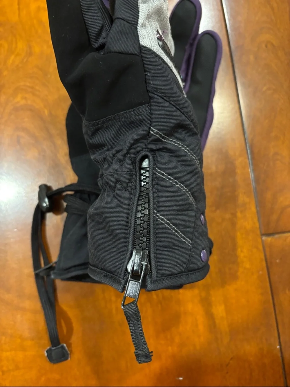 Dakine Black, Gray‎ & Purple Snowboard Gloves. Small